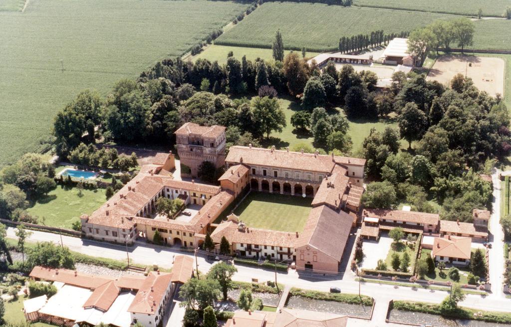 Palazzo Barbo Apartment Pumenengo Bagian luar foto